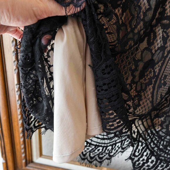 New York & Co Blouse Sz M Black Eyelash Lace Lined Sleeveless Keyhole Halter Top - Picture 7 of 8